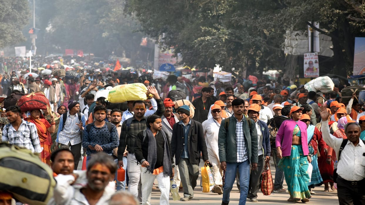 MahaKumbh: devotees from Saharanpur were stuck in traffic jam for 24 hours in Prayagraj
