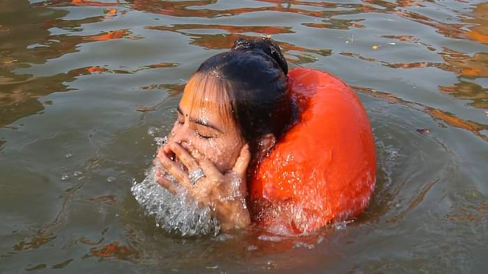 Mahakumbh 2025 Bath at any place in Mahakumbh area gives equal virtue Akhada Parishad explained importance