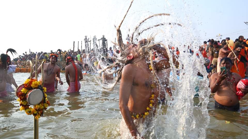 Mahakumbh 2025 Bath at any place in Mahakumbh area gives equal virtue Akhada Parishad explained importance