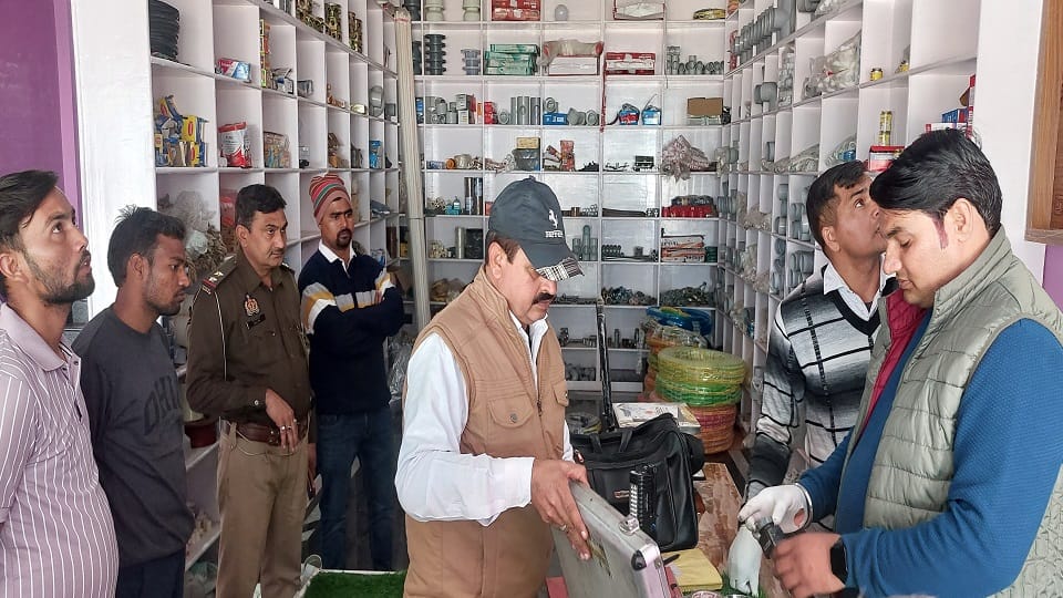 MAINPURI NEWS SHOP THEFT