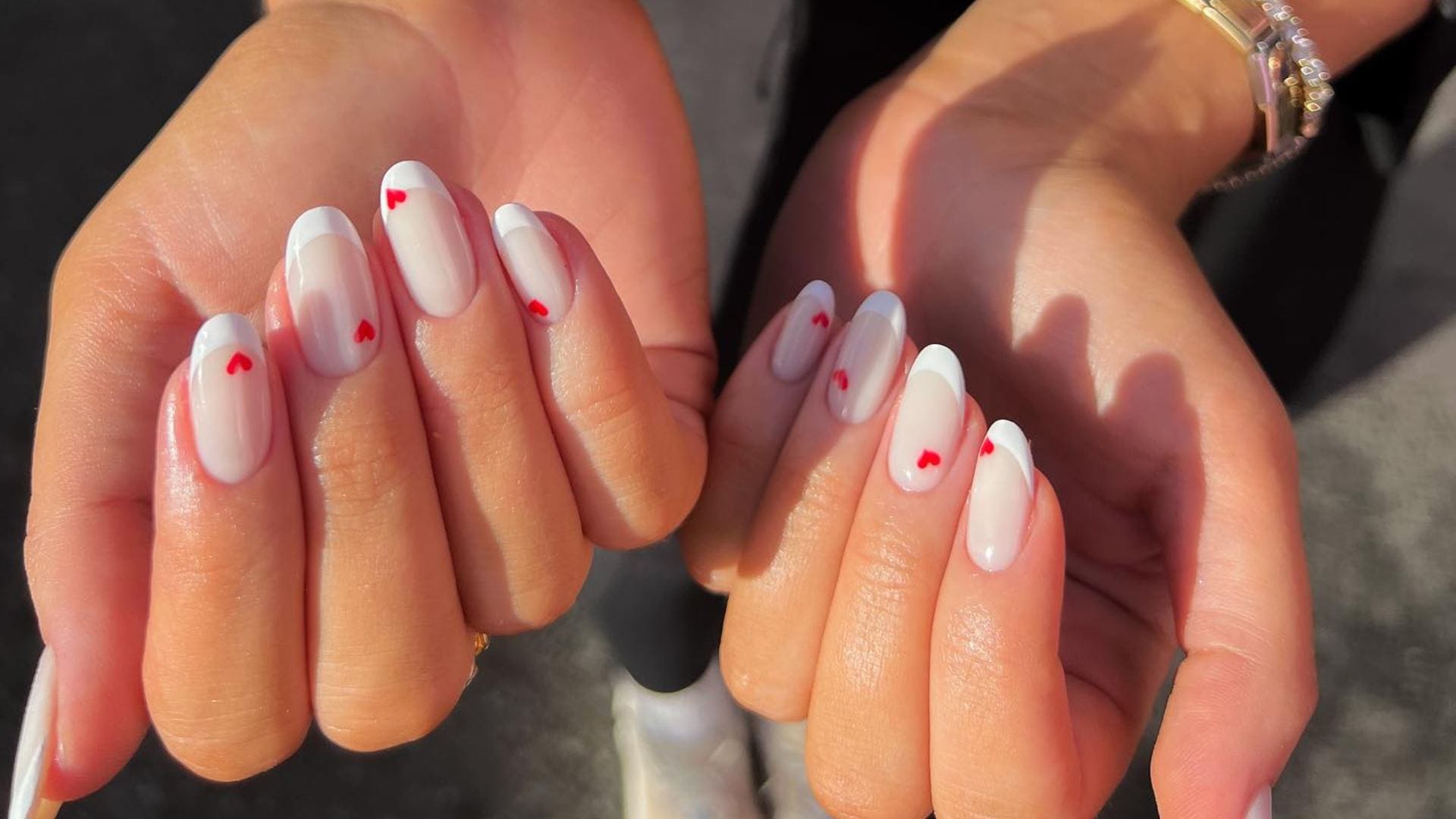 Nail Care On Holi in hindi pakke rang se nkhoon kaise bachayein