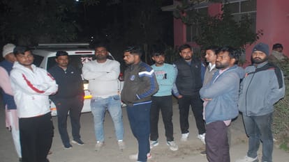 Baghpat: Cab driver forced to drink liquor... One tried to talk to him, the other killed by shooting him