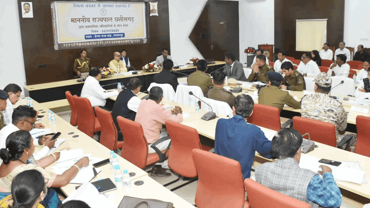 Chhattisgarh Governor Ramen Deka held a meeting with officials