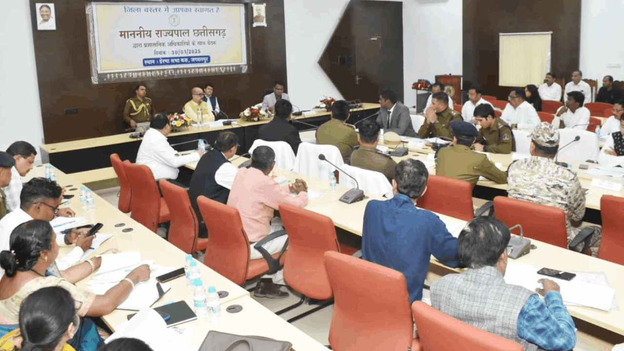 राज्यपाल ने की अधिकारियों संग बैठक