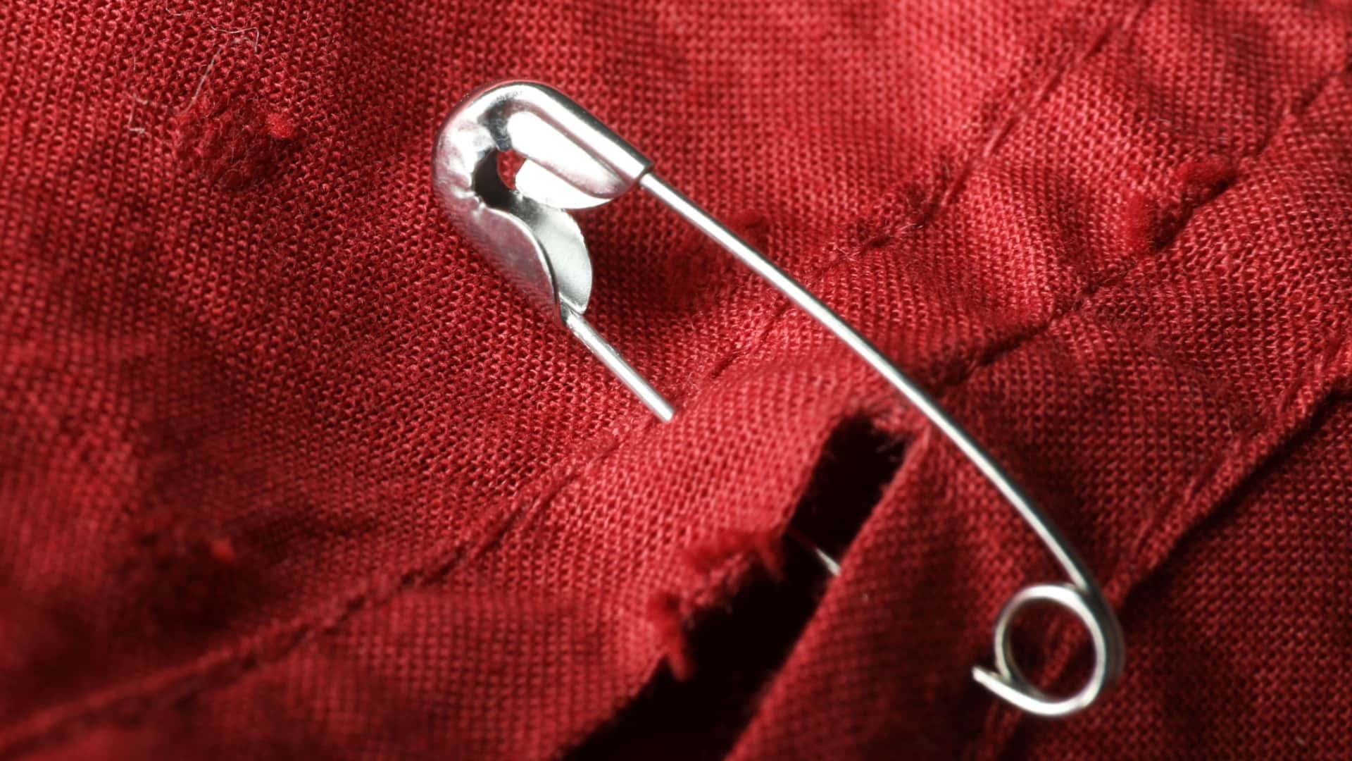 Styling Tips for using safety pin how to save saree and duptta from safety pins