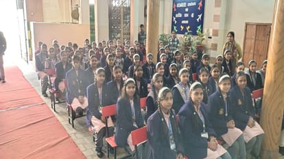 SP South Anshika Verma taught lessons on security and suggested measures to prevent cybercrime