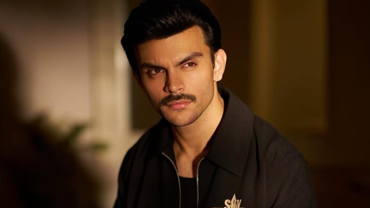 12 people booked for assaulting comedian over his jokes on sky force actor Veer Pahariya