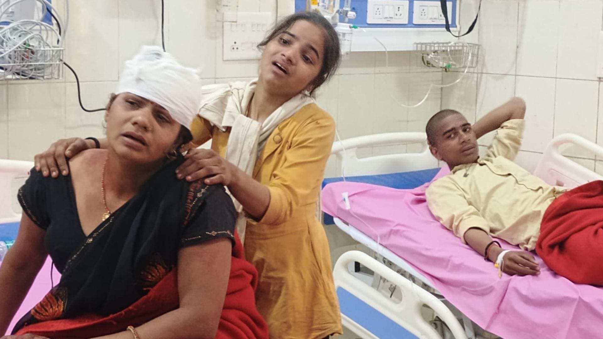 Tragic accident in Ghazipur All deceased from same village 15 people still fighting for life and death