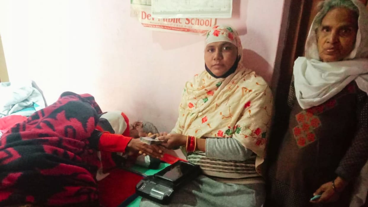 bank wali maidam in varanasi opened 600 accounts connecting people with pm Jeevan Jyoti Bima Yojana