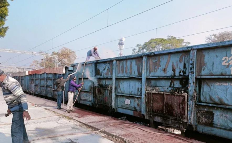 Bihar News: Panic due to fire in a moving train in Gaya; Coal was loaded: Fire Brigade