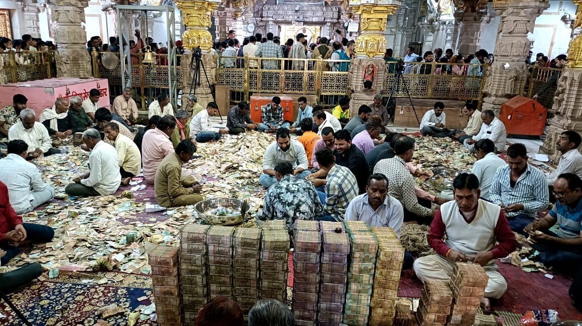 Chittorgarh News: 16 crores taken out from treasury of Sanwaliyaji Temple calculation of amount continues
