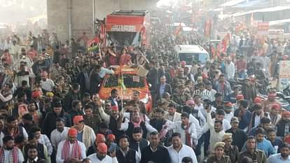 मिल्कीपुर उपचुनाव: सपा सांसद डिंपल यादव के रोड शो को लेकर मुकदमा दर्ज, सब इंस्पेक्टर की तहरीर पर दर्ज हुआ केस Milkipur bypoll: Case filed against SP MP Dimple Yadav's road show