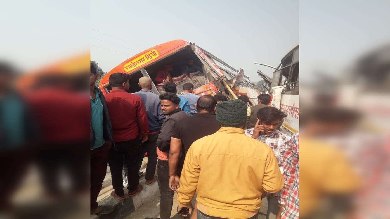 Roadways buses collided on highway in Gagaha Gorakhpur several passengers injured