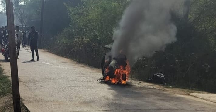 Scooty became a ball of fire while starting young man got burnt while extinguishing it admitted to hospital