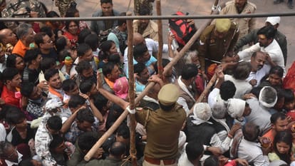 about 40 lakh people reached since Mauni Amavasya in kashi 6 lakh vehicles