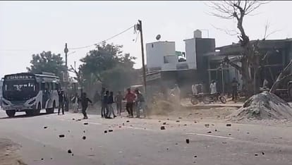 पुलिस पर पथराव।