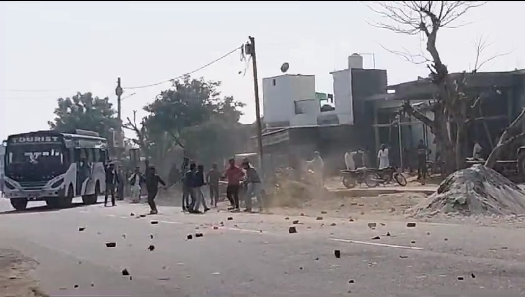 Roorkee News MLA Umesh Kumar supporters pelted stones police Lathicharge People Panic Photos