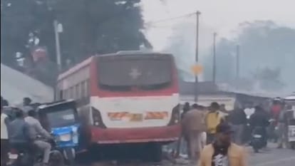 collision between bus and truck in Lakhimpur Kheri dozen of people injured