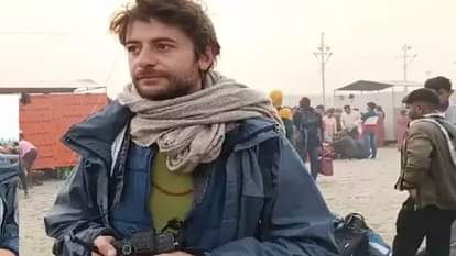 महाकुंभ में पहुंचे इटली के निकोलो ब्रुग्नारा।