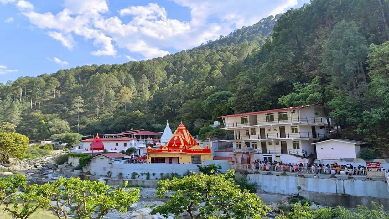 Delhi to Kainchi Dham Budget Travel Guide Plan 2 days itinerary with ₹2000 Full Details in Hindi