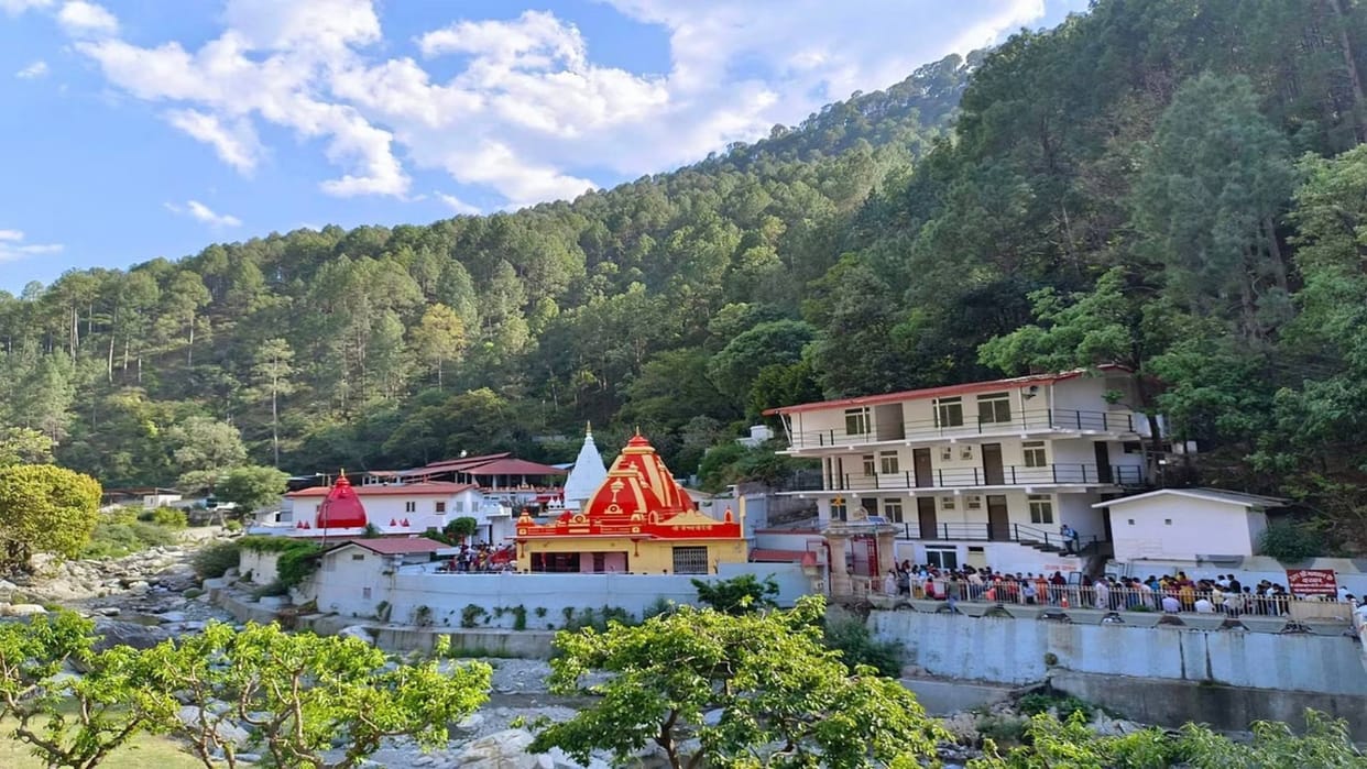Delhi to Kainchi Dham Budget Travel Guide Plan 2 days itinerary with ₹2000 Full Details in Hindi