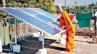 पीएम सूर्य घर योजना के तहत घरों की छत पर लगे सौर संयंत्र।