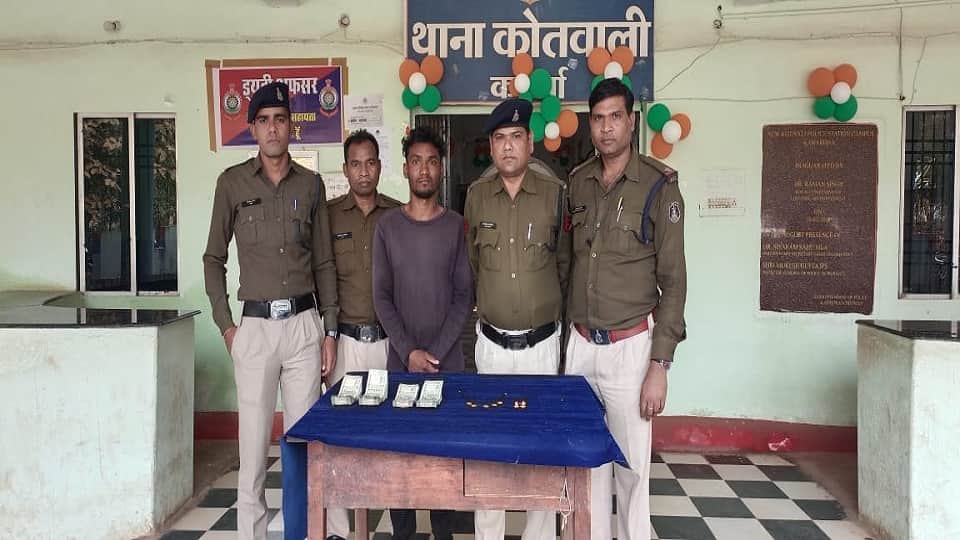 पुलिस की गिरफ्त में आरोपी