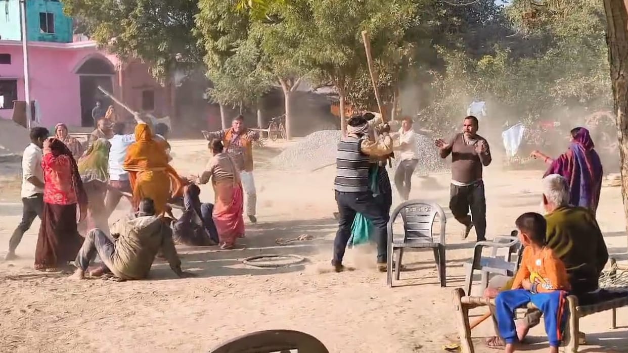 Sticks used front of police and revenue team in azamgarh head and hand broken video viral