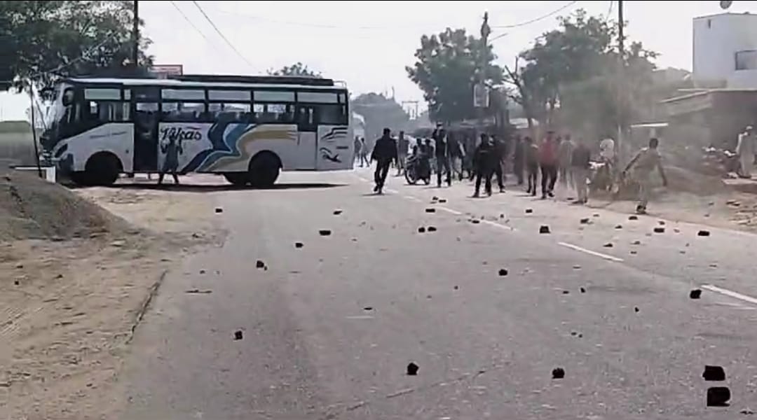 Roorkee News MLA Umesh Kumar supporters pelted stones police Lathicharge People Panic Photos