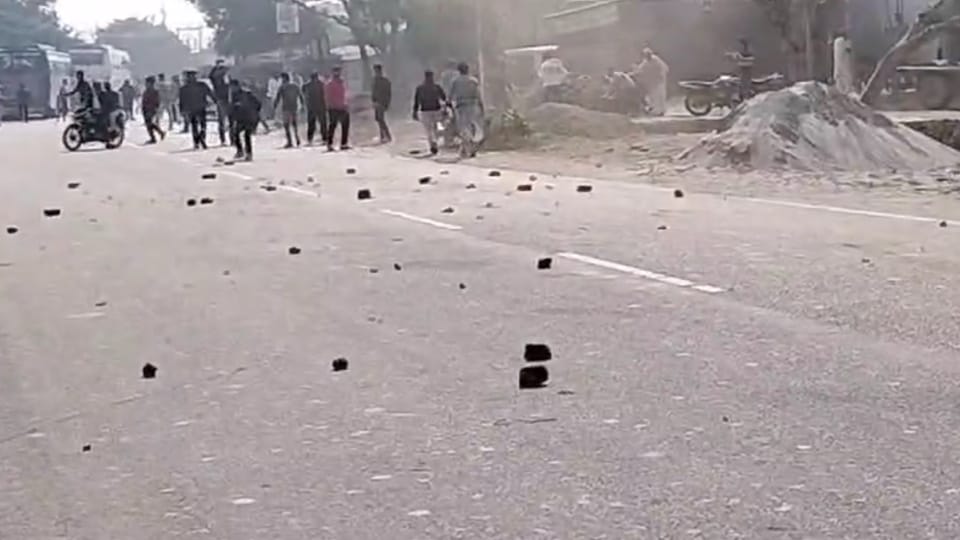 Roorkee News MLA Umesh Kumar supporters pelted stones police Lathicharge People Panic Photos