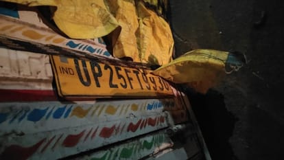 Two people died and four people injured in collision between auto and pickup in Bareilly