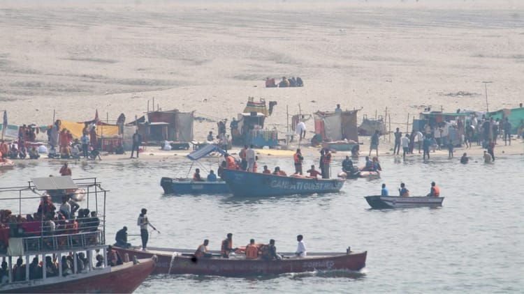 Boat Capsized In Ganga Ghat Front Of Man Mandir In Varanasi – Amar Ujala Hindi News Live