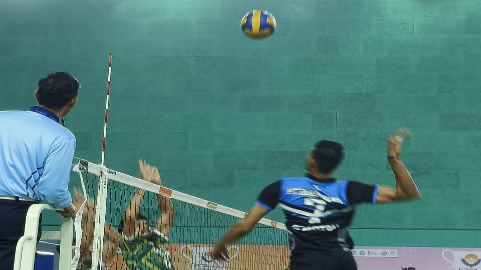 Uttarakhand men volleyball team defeated Rajasthan in volleyball in national games uttarakhand