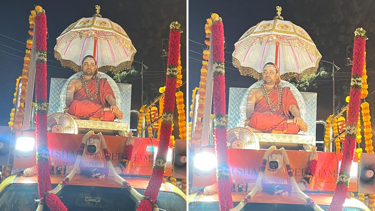 Kumbhabhishek grand procession led Maa Annapurna and Shankaracharya in Kashi Vedic mantras resounded
