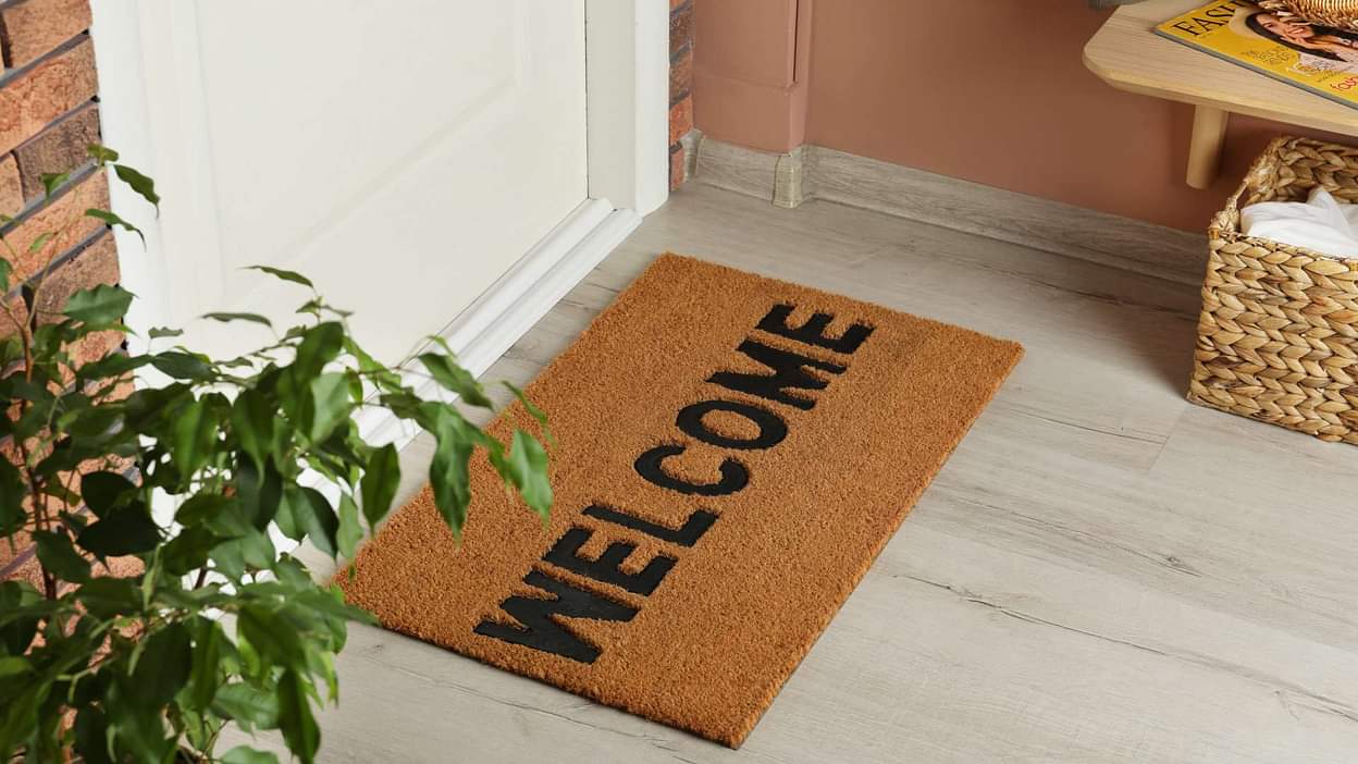 Vastu Tips For Doormat Doormat Direction According To Vastu Shastra - Amar Ujala Hindi News Live - Vastu Tips:क्या आप भी दरवाजे पर पायदान रखने में करते हैं ये गलती? सुख-समृद्धि के