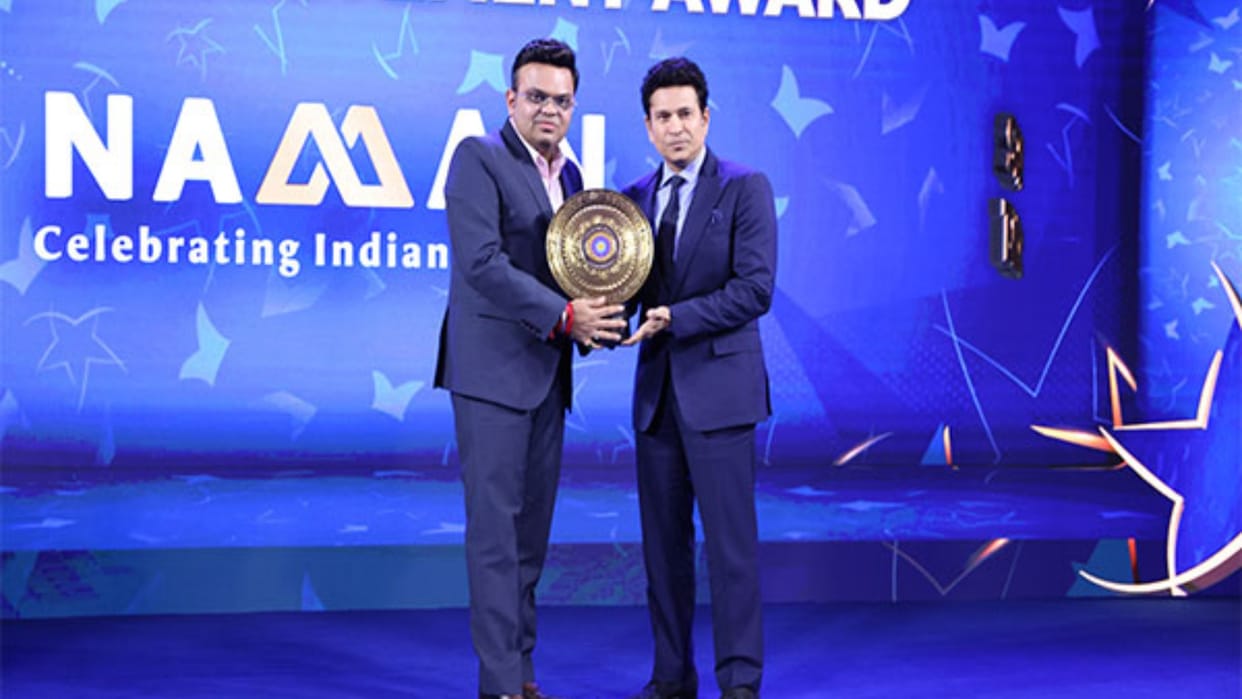 Sachin Tendulkar receives the col. C.K. Nayudu Lifetime achievement award during BCCI Annual Awards from shah