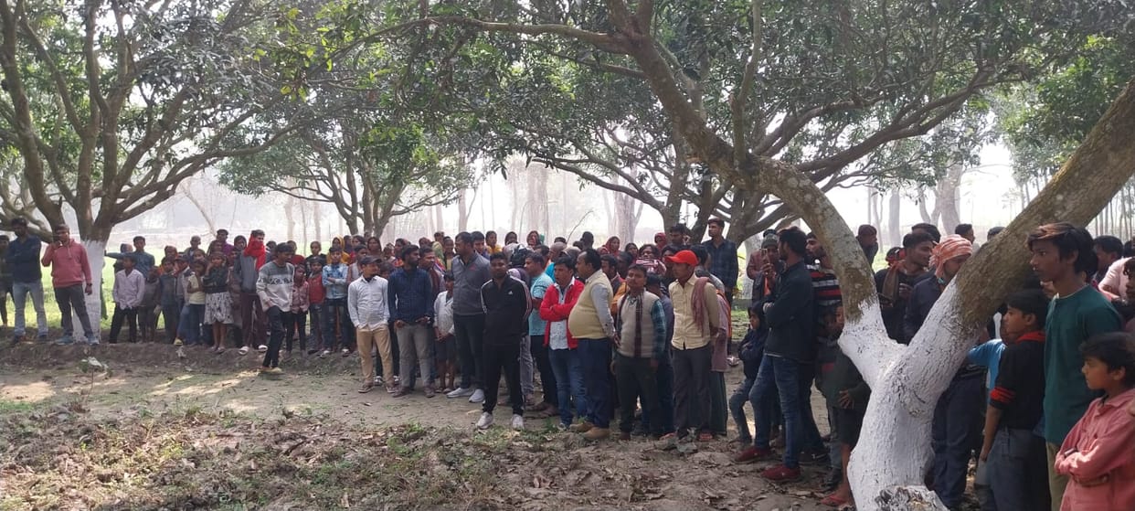 Bihar News: Dead body of 16 year old girl found hanging from a mango tree, villagers said - criminals killed a