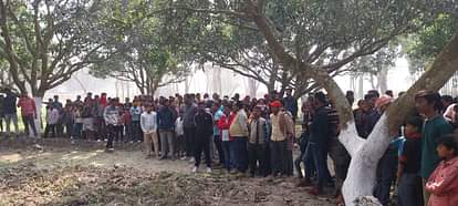 Bihar News: आम के पेड़ से लटकती मिली 16 साल के लड़की की लाश, ग्रामीणों ने कहा- अपराधियों ने मारकर लटकाया Bihar News: Dead body of 16 year old girl found hanging from a mango tree, villagers said - criminals killed a
