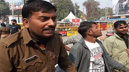 Mahakumbh 2025: भगदड़ के दर्द से कराहते लोग, अपनों को ढूंढती निगाहें...इलाहाबादियों को शर्म न आई; यूं ठगते रहे Mahakumbh 2025: People of Allahabad cheated those who went out to find their family lost in stampede in sangam