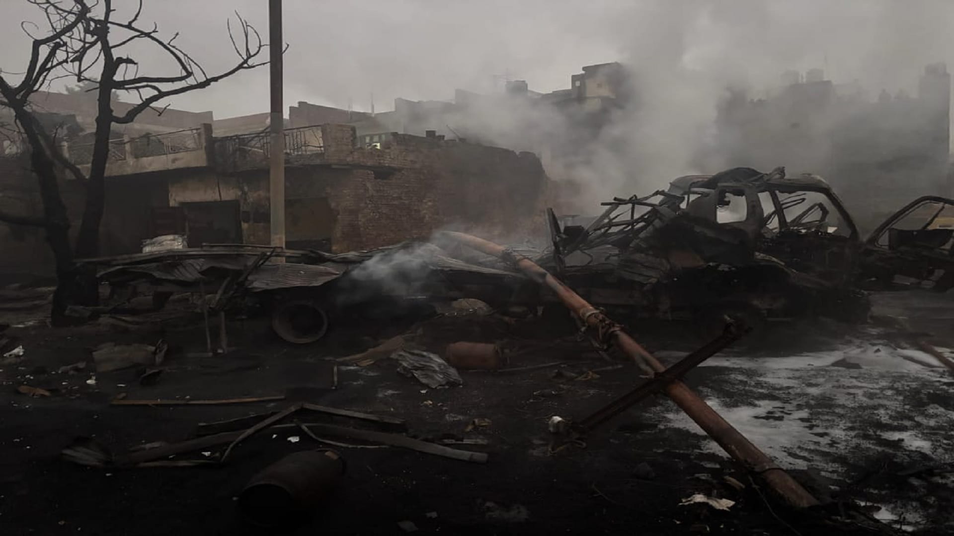 Blasts continued for 20 minutes Cylinder blasts shook a population of 60 thousand