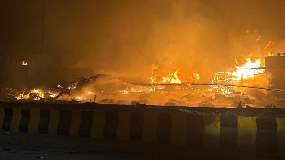 Blasts continued for 20 minutes Cylinder blasts shook a population of 60 thousand