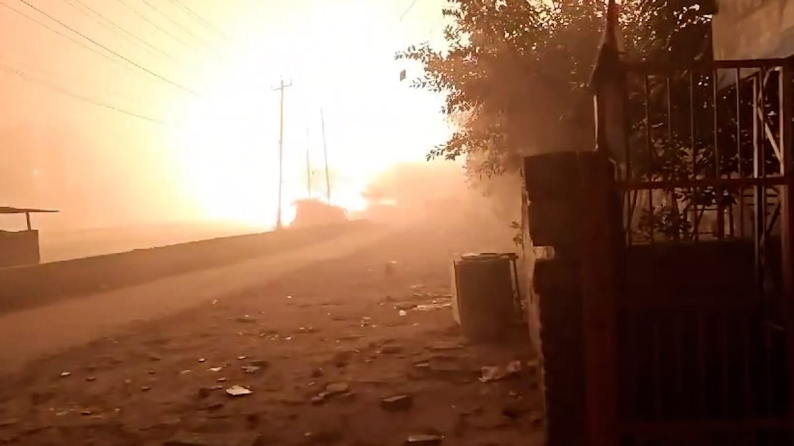 Blasts continued for 20 minutes Cylinder blasts shook a population of 60 thousand