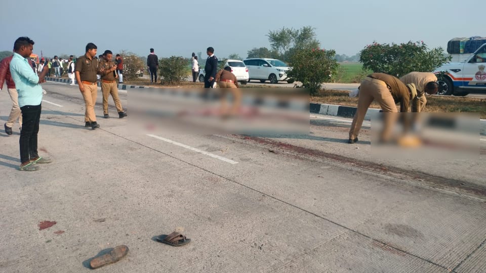 UP Ghazipur Accident Tragedy Truck Hits Devotees Truck Returning From Mahakumbh Nine Dead Details in Hindi