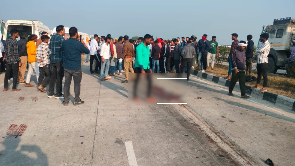 UP Ghazipur Accident Tragedy Truck Hits Devotees Truck Returning From Mahakumbh Nine Dead Details in Hindi