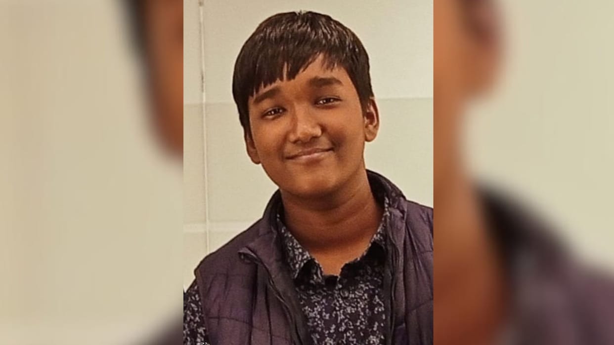 a brother who was watching mobile with his elder brother suddenly died In Kota
