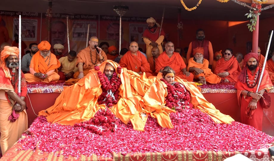 Mahakumbh: Australian saint was made Mahamandaleshwar by Niranjani Akhara