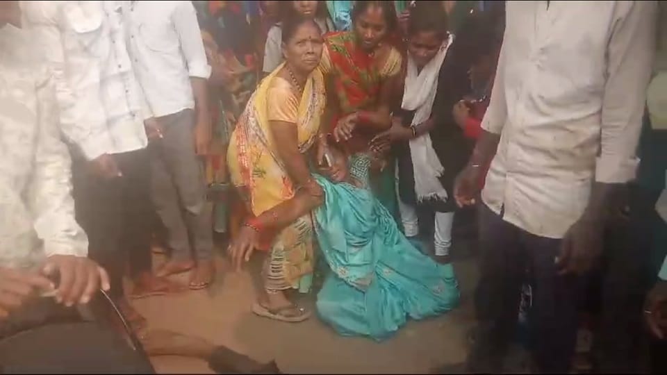 12 year old student dies hit by paddy transport truck villagers block road in Janjgir Champa