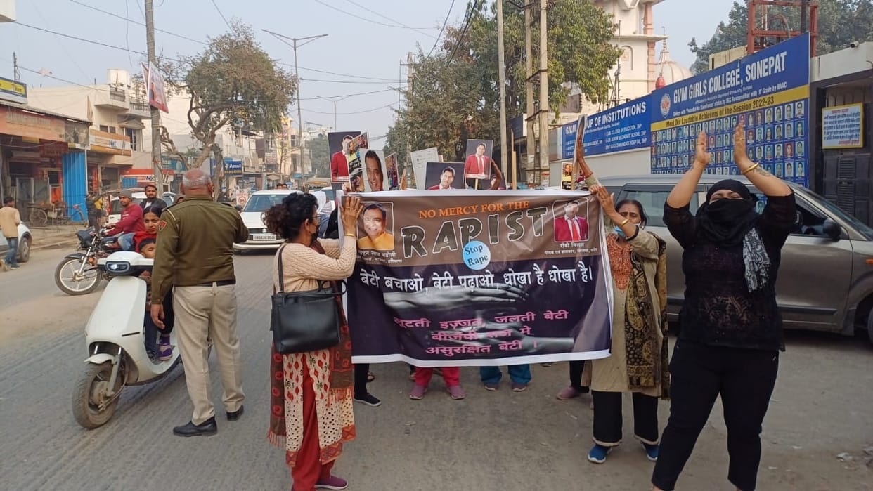 Protest in Sonipat, demand for arrest of BJP state president Mohanlal Badauli and singer Rocky Mittal
