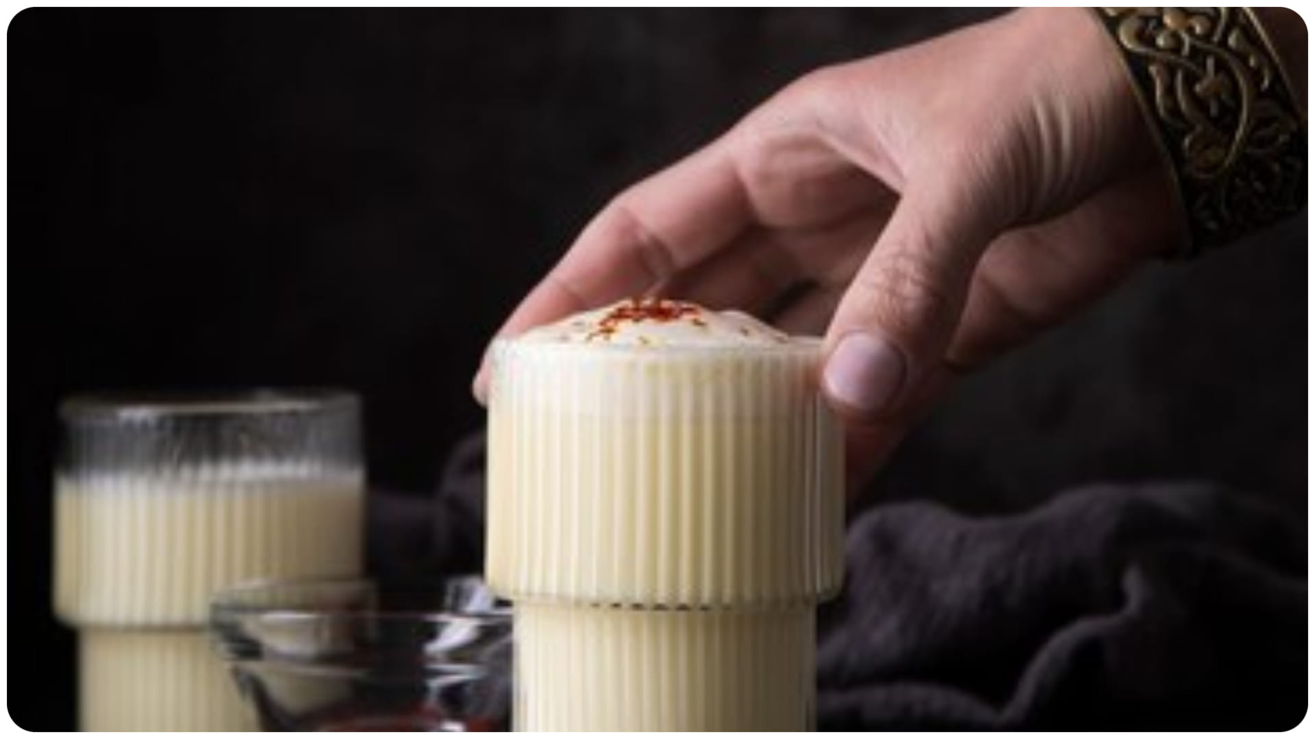 what to eat and drink during pregnancy know saffron milk kesar doodh peene ke fayde