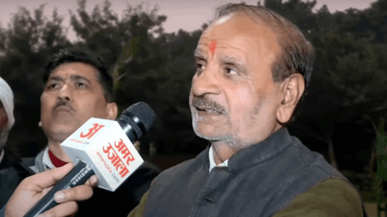 Satta Ka Sangram Delhi Assembly Election 2025 Live Chunav Coverage Images Video News in Hindi
